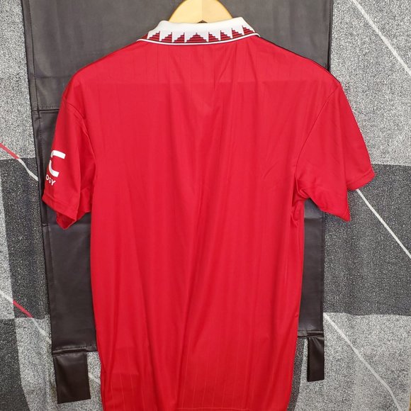 NWOT Manchester United Jersey New size M - Picture 6 of 6